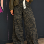 Vaqueros con estampado animal.