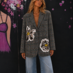 Blazer a quadri con fiori dipinti