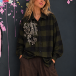 Karobluse mit Schmuckapplikationen