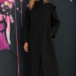 Manteau long à col asymétrique