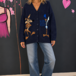 Cardigan bleu marine à motif cartoon