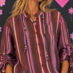 Camicia a righe con dettaglio gioiello