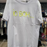 T-shirt au design contemporain et polyvalent.