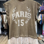 T-Shirt mit modernem, vielseitigem Design.