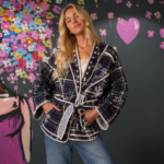 Veste au design féminin et original.