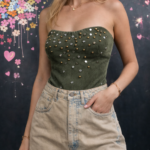 Camiseta de diseño contemporáneo y versátil.