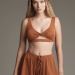 Pantalón de corte contemporáneo y versátil.