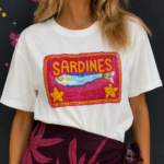 T-shirt au design contemporain et polyvalent.