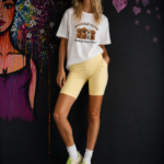 Pantalón de corte contemporáneo y versátil.