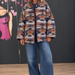 Mehrfarbige Jacquard-Jacke mit geometrischem Muster