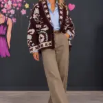 Bordeauxrote Jacquard-Strickjacke mit Fransen