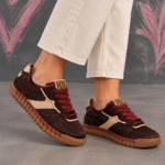 Sneakers de pelo de potro burdeos