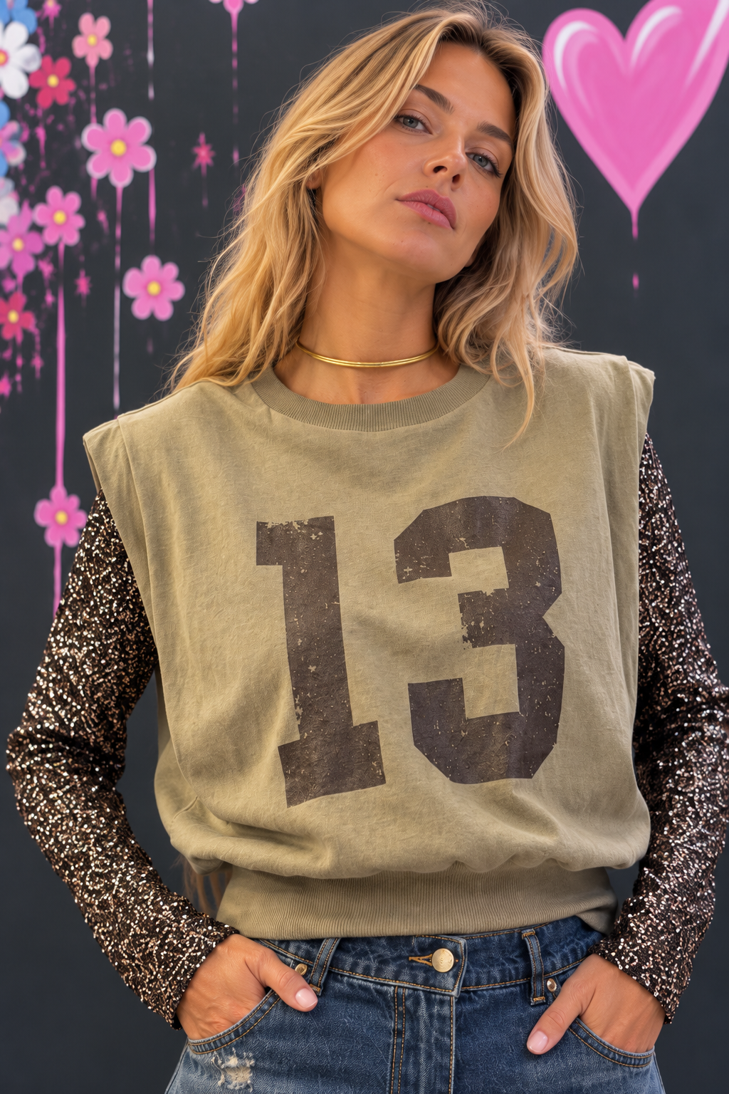 Edgy 13 in Pink Mural Maglia “13” con maniche glitter - immagine 1