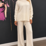 Completo in maglia color panna