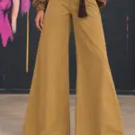 Pantalón palazzo camel con borla decorativa